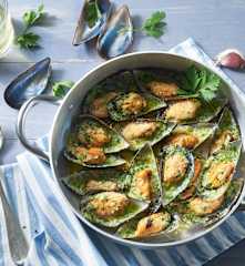 Mejillones rellenos con mantequilla de ajo