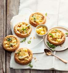 Feuilleté de brie, ananas, pomme et noix