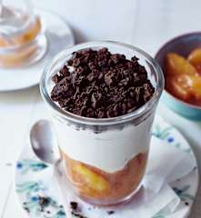 Dessert pesche e arance con mousse al formaggio