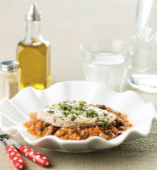 Atum ao vapor com molho de tomate feijão-frade