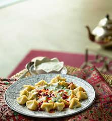 Nudelsäckchen mit Joghurtsauce - Mantı