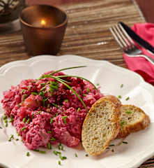 Bramborový salát s červenou řepou