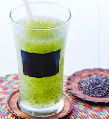 Agua de pepino con limón y chía