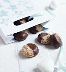 Baisers au chocolat et noisettes