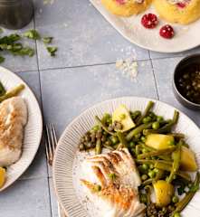 Menù: Insalata e merluzzo a vapore; Clafoutis alla frutta