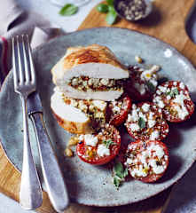 Gefülltes Fetahähnchen mit warmen Kräutertomaten