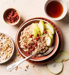 Vegan Porridge with Fruits and Cinnamon