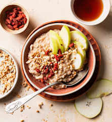 Haferbrei mit Früchten und Zimt (vegan)