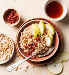 Avena vegana con frutas y canela