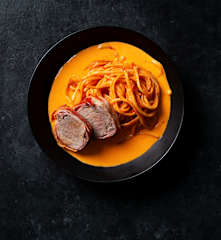Filet de porc, sauce crémeuse au paprika et linguine