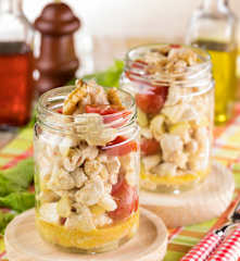 Insalata di tacchino al limone e noci in vasetto