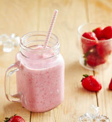 草莓豆腐蛋白饮