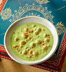 Spinat-Joghurt-Suppe mit Bulgurklößchen - Cimcime