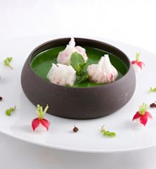 Soupe de fanes de radis et ses ravioles croquantes au chèvre