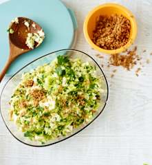 Spitzkohlsalat mit Röstzwiebeln