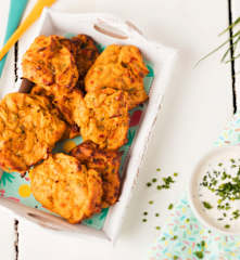 Galettes de pomme de terre, sauce à la ciboulette