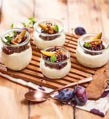 Gorgonzolamousse mit Balsamicozwetschken