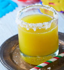 Coctel de chile serrano y maracuyá