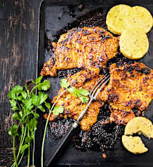 Epigrammes d'agneau tandoori, polenta au cumin