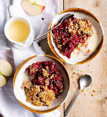 Κραμπλ με καλοκαιρινά φρούτα και κρεμ ανγκλέζ