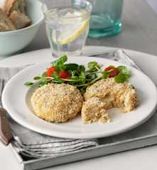 Gravyer Peyniri Dolgulu Somon Köftesi ve Salata