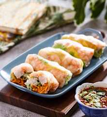Spring Roll with Tangy Sauce