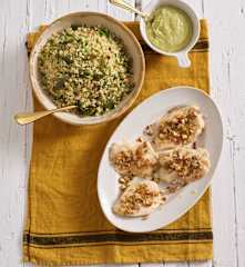 Filetes de peixe-galo com salada de bulgur e molho holandês de abacate