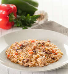 Arroz con pimientos y chipirones