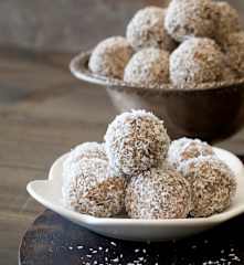 Trufas de almendra y dátil