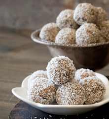 Macadamia Protein Balls with Coconut Butter