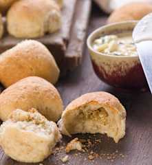 Kräuterbuchteln mit Eier-Schnittlauch-Salat
