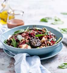 Sałatka z kaszą gryczaną i chrupiącą kaszanką