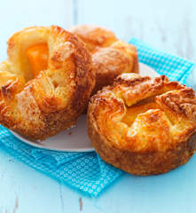 Petits kouign-amann aux pêches de vigne
