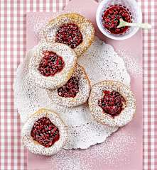 Tiroler Kiachl mit Preiselbeerkompott