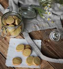Biscotti farro e camomilla (di Erica Liverani)