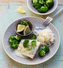 Fischfilet mit Brokkoli, Reis und Dillsauce