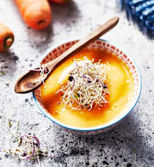 Soupe de carotte au tofu soyeux et graines germées