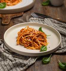 Wegańskie spaghetti bolognese z tofu