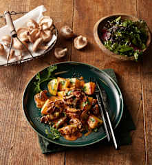 Pilz-Stroganoff mit Kräuterkartoffeln