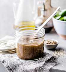 Sos z octu balsamicznego i musztardy