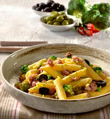 Penne risottate broccoli, salsiccia e olive