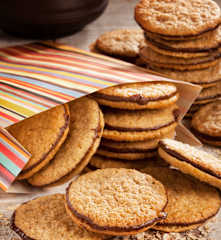 Galletas sándwich de avena con chocolate