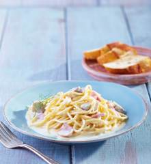 Espagueti con champiñones y tocino