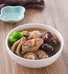 人蔘補氣藥膳雞湯