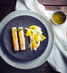 Filetto di nasello con contorno di finocchi e arance