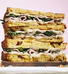 Sandwich di panettone con vitello tonnato