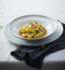 Pappardelle con con gamberi e funghi in salsa di foie gras