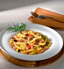 Pennette mit Schwertfisch und Rosmarin-Auberginen