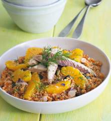 Ensalada de quinoa con caballa y naranja