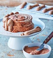 Pastel de merengue y mousse de chocolate